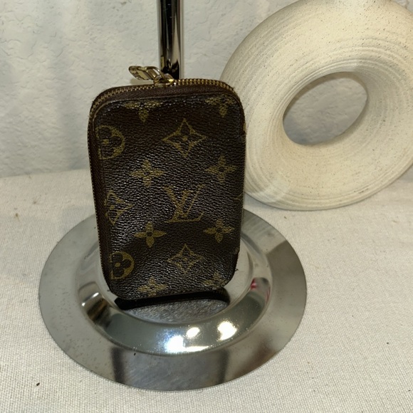 Authentic Louis Vuitton Key Holder - Picture 2 of 6